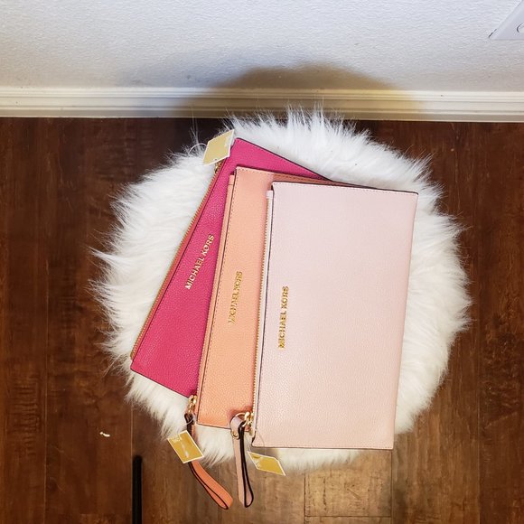 Michael Kors Clutch wristlet hot pink “barbie core” - Picture 8 of 8